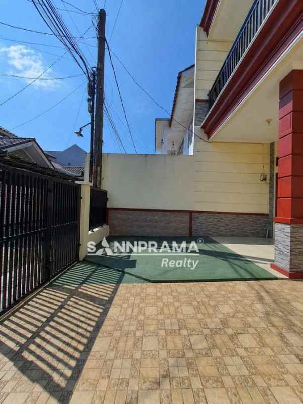 rumah luas 2 lantai beji timur bbgrin