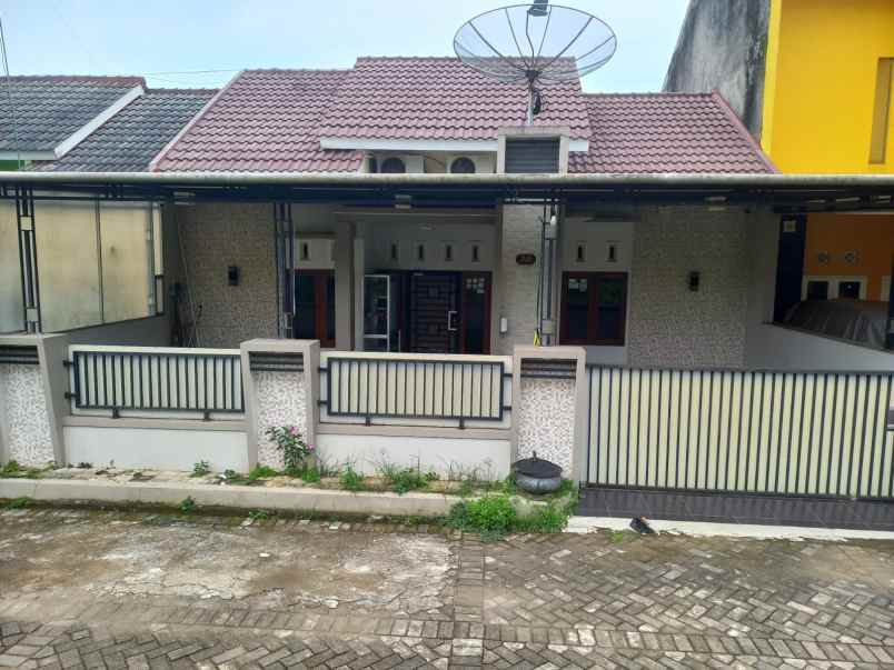 rumah luas di salatiga sangat ramah lingkungan