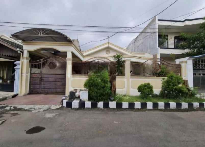 rumah manyar kertoarjo hadap selatan