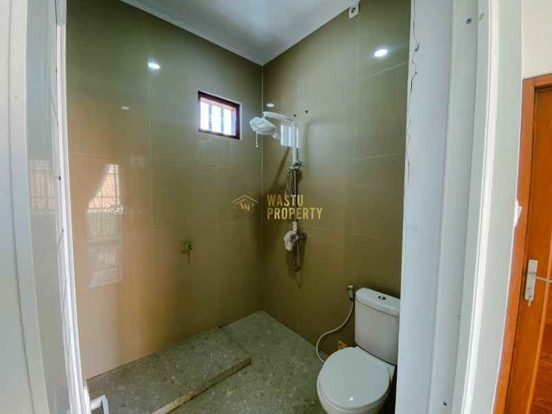 rumah mewah 2 lantai di lingkungan nyaman purwomartani