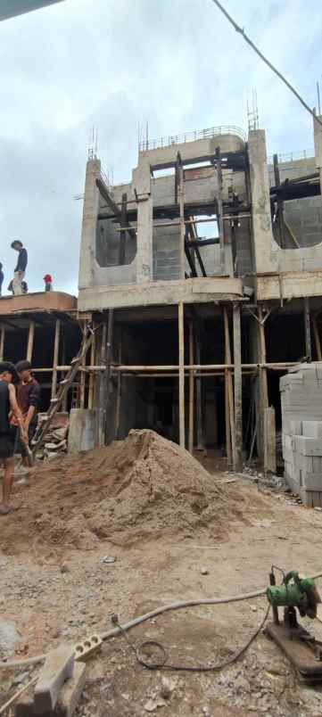 rumah mewah 3 lantai utannkayu rawamangun matraman