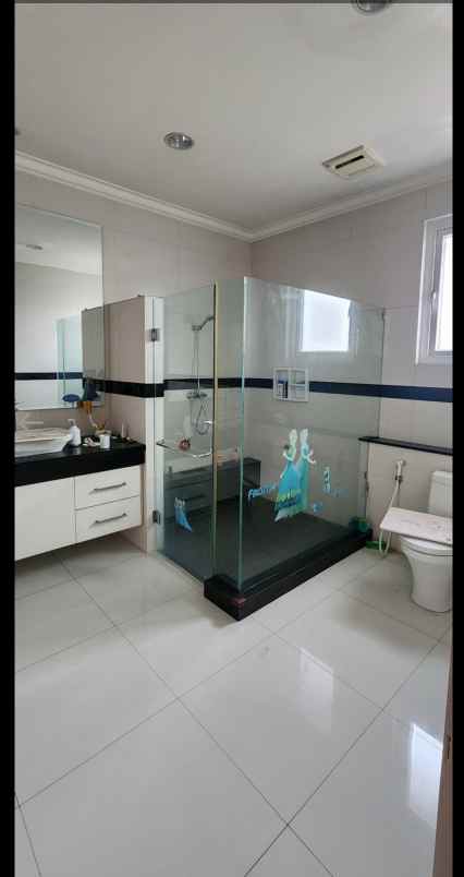 rumah mewah ada kolam renang di setiabudi bandung