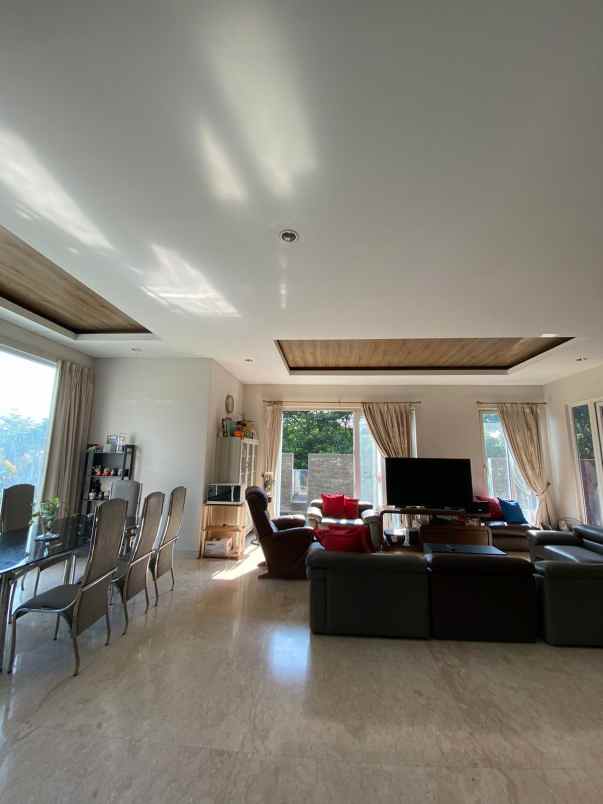 rumah mewah strategis di cilandak jakarta selatan