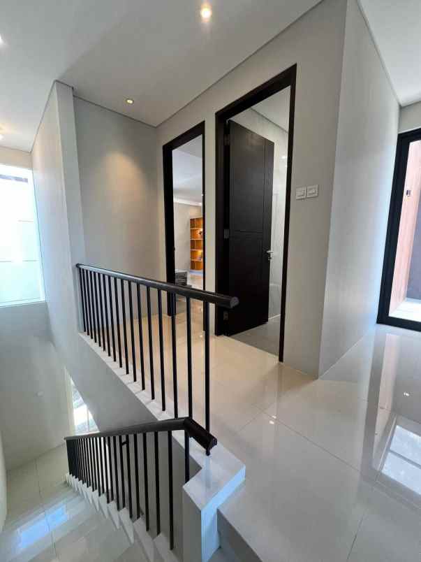 rumah mocca vrbana dian istana sby barat