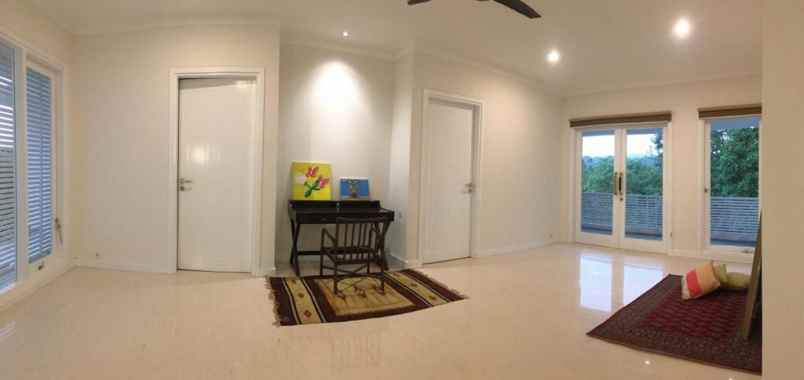 rumah modern indah dengan view golf di sentul city