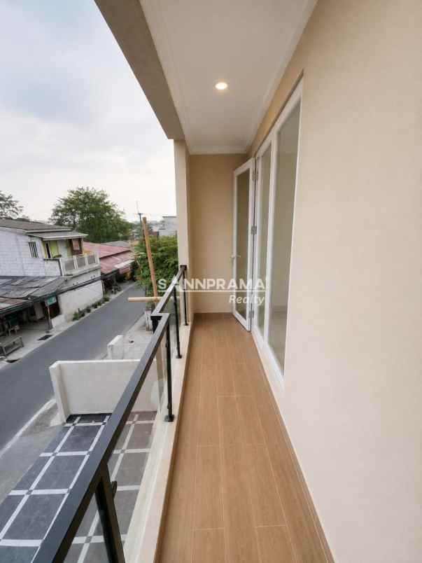 rumah modern tropis di mampang depok