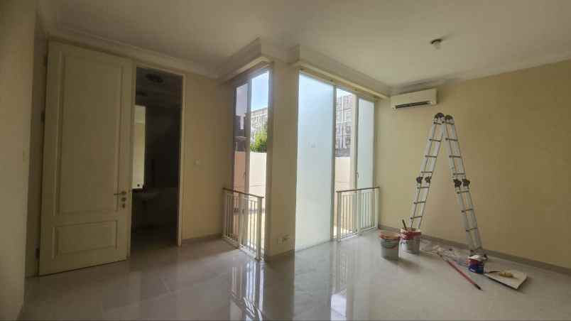 rumah pakuwon city imperial beach minimalis strategis