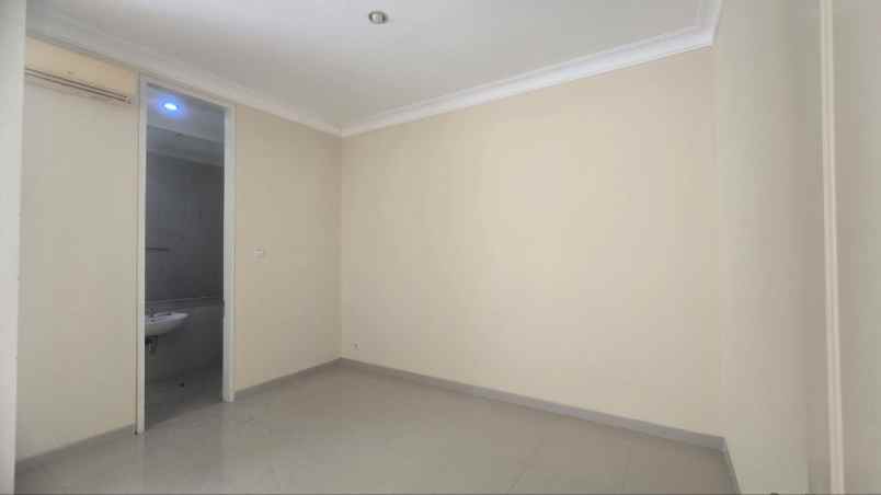 rumah pakuwon city imperial beach minimalis strategis