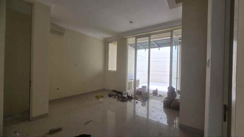 rumah pakuwon city imperial beach minimalis strategis