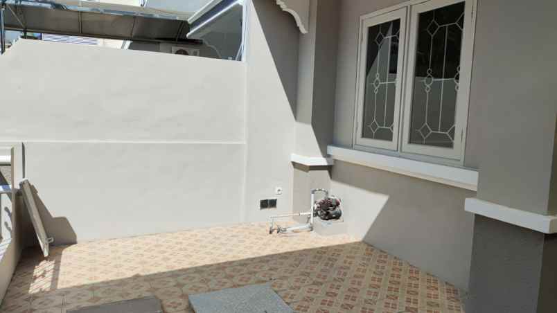 rumah pakuwon city siap huni under 2 m surabaya timur