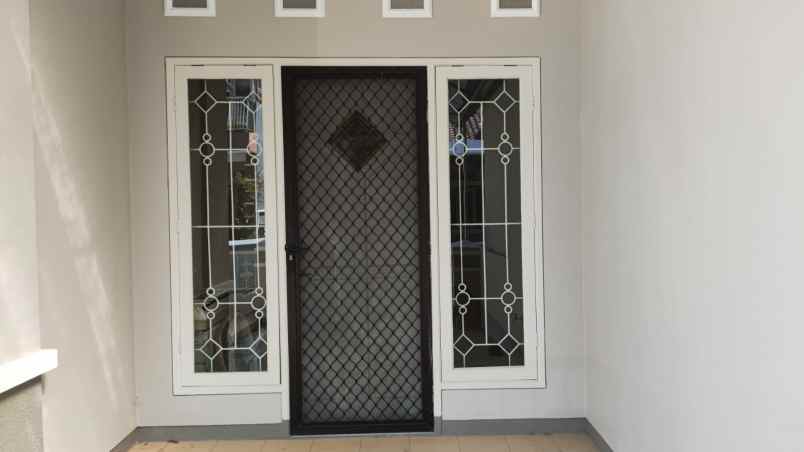 rumah pakuwon city siap huni under 2 m surabaya timur