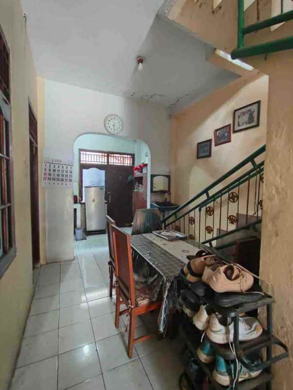rumah pinggir jalan strategis di abadinaya depok