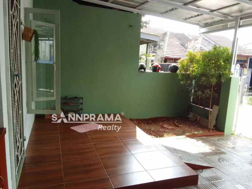 rumah pojok di kav dpr serua bojongsari depok ash