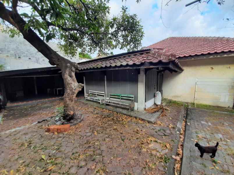 rumah raya kutisari selatan i strategis row 3 mobil