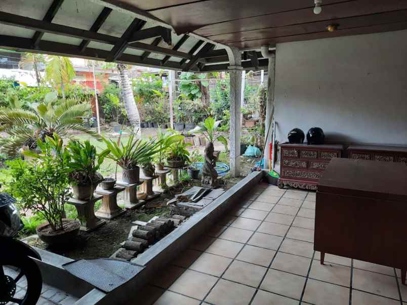 rumah raya kutisari selatan i strategis row 3 mobil