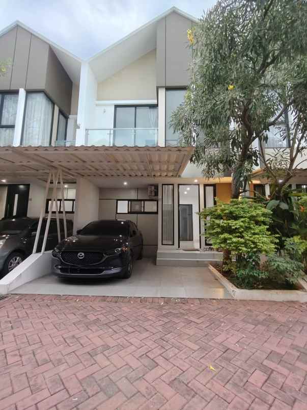 rumah second dalam cluster di cilangkap jaktim