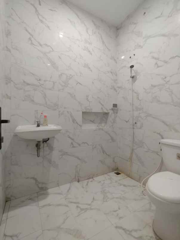 rumah second dalam cluster di cilangkap jaktim