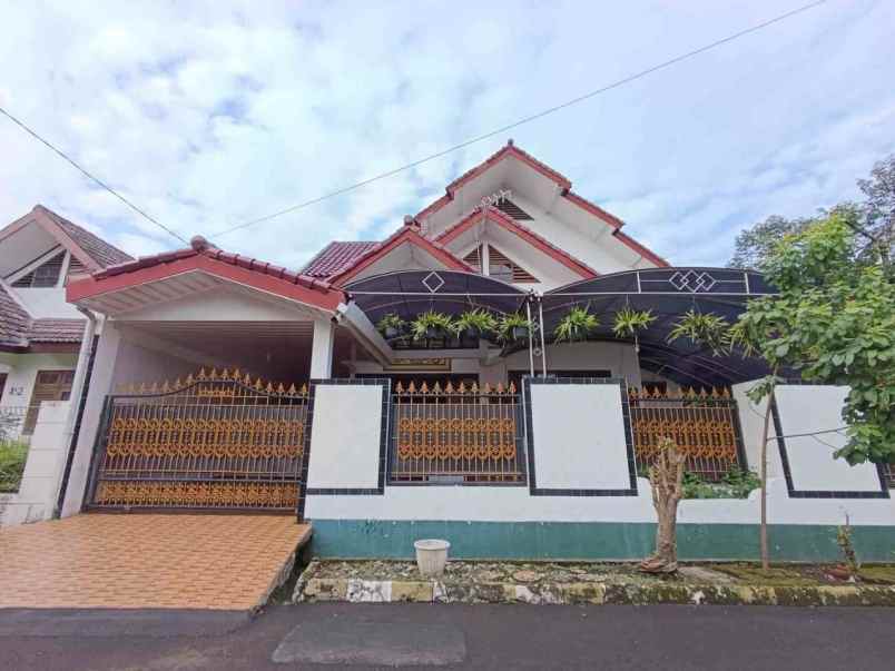 rumah second hook di bukit novo pancoran mas depok