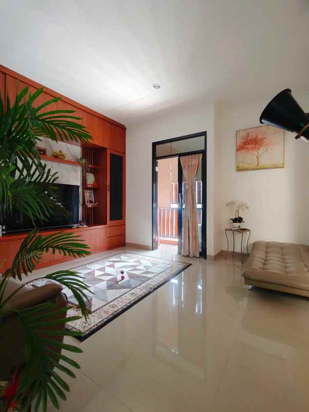 rumah secondary 2 lantai di rawamangun jaktim