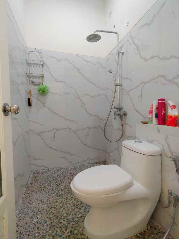 rumah secondary 2 lantai di rawamangun jaktim