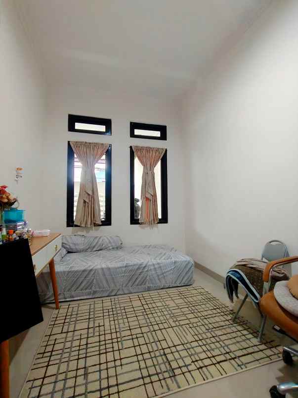 rumah secondary 2 lantai di rawamangun jaktim