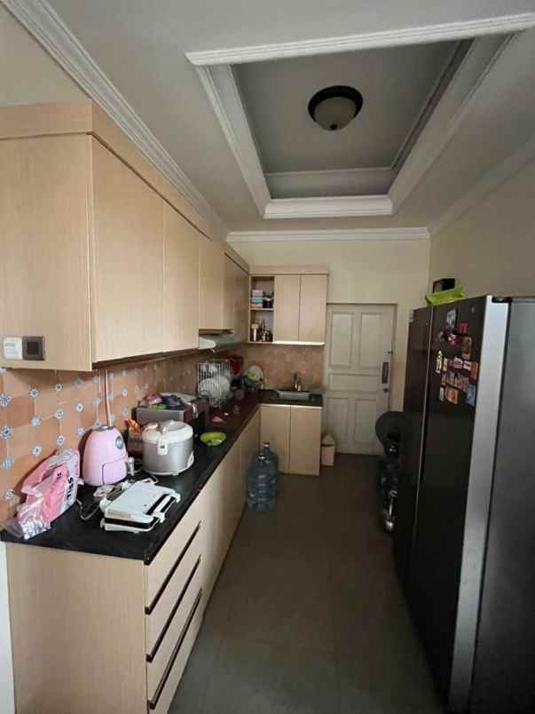 rumah secondary dalam komplek di rawamangun