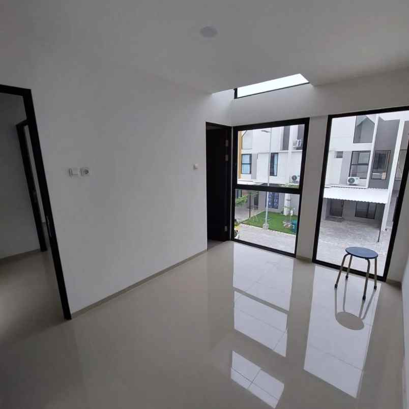 rumah siap huni 2 lantai dekat kampus its merr