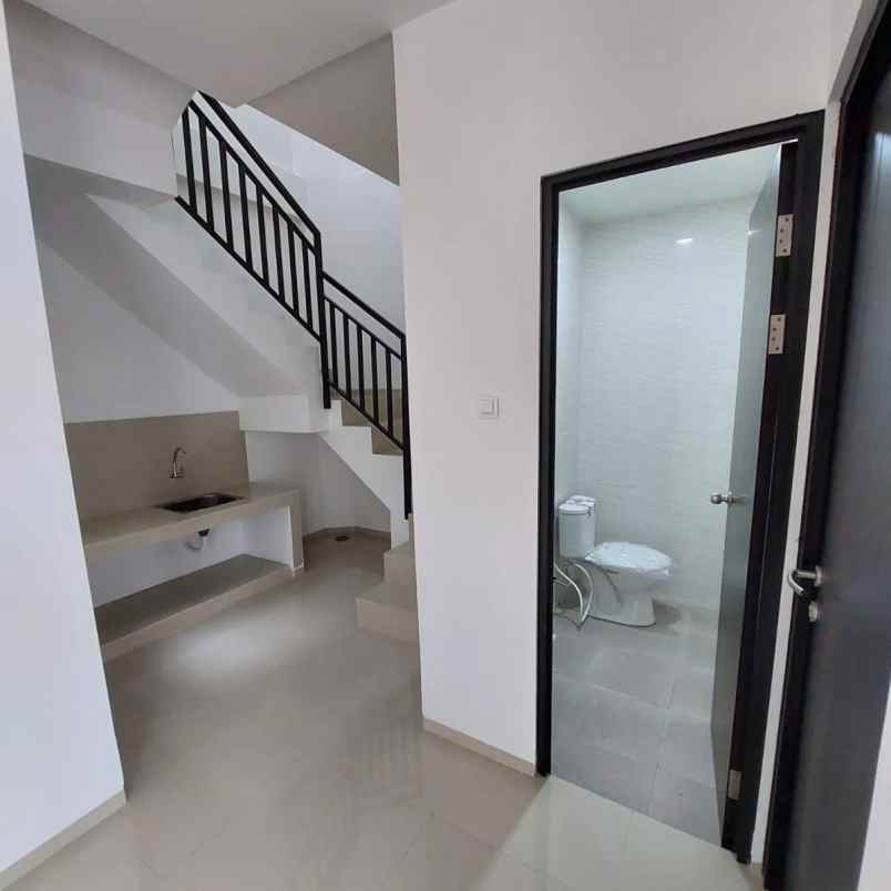 rumah siap huni 2 lantai dekat kampus its merr