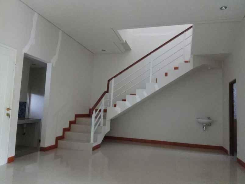 rumah siap huni cibubur cimanggis dekat lrt harjamukti