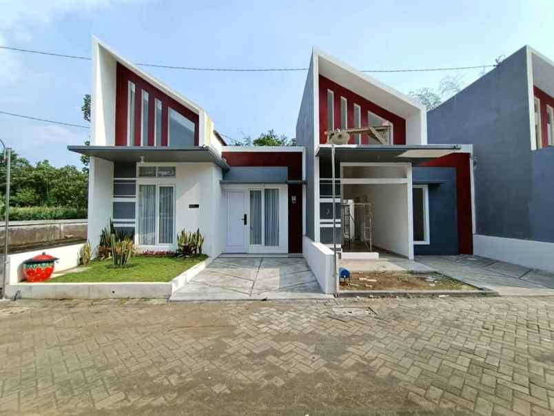 rumah siap huni lokasi dekat bandara pakis malang