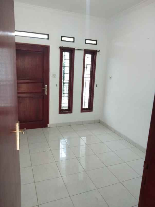 rumah siap huni strategis dekat pasteur setra duta