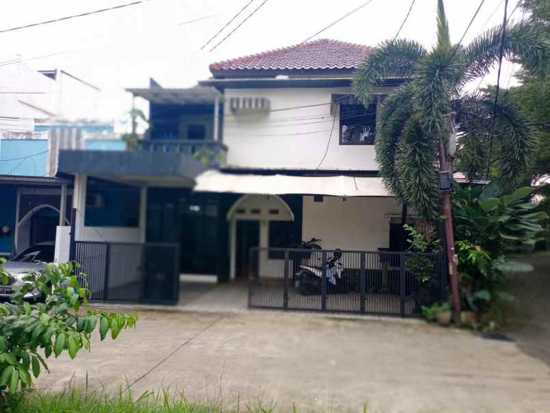 rumah strategis dalam komplek cilodong depok