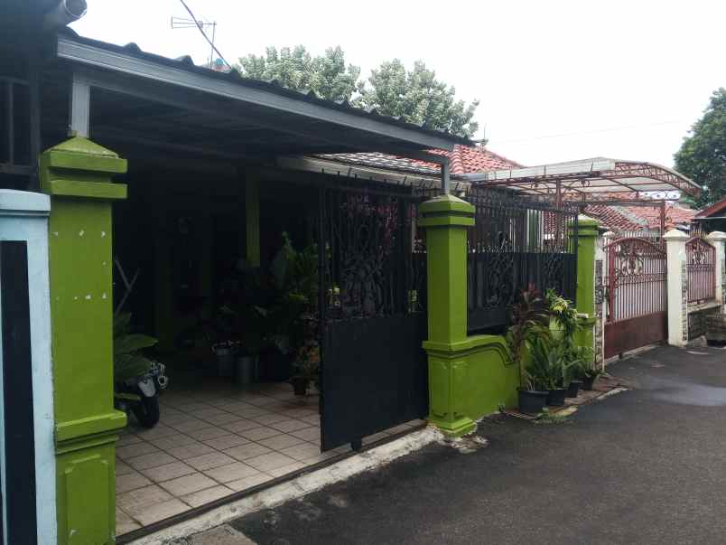 rumah strategis di jalan raya jatiasih