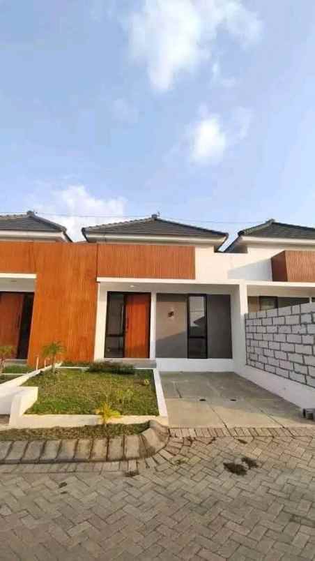 rumah strategis poros jalan raya provinsi pakis malang