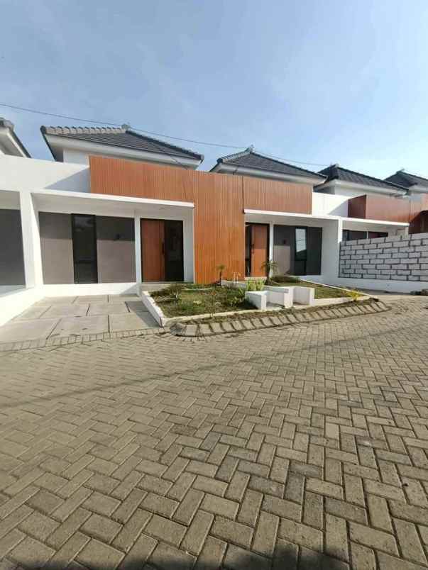 rumah strategis poros jalan raya provinsi pakis malang