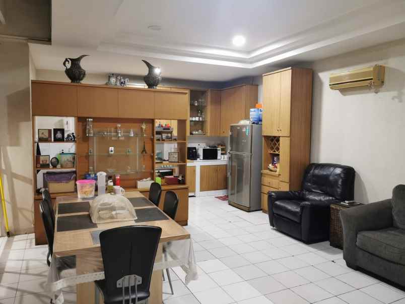 rumah villa gading indah kelapa