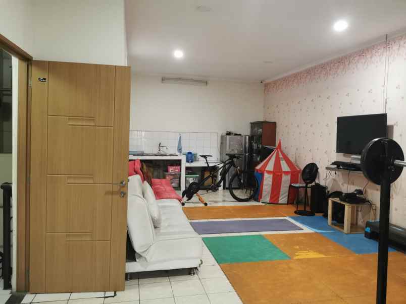 rumah villa gading indah kelapa