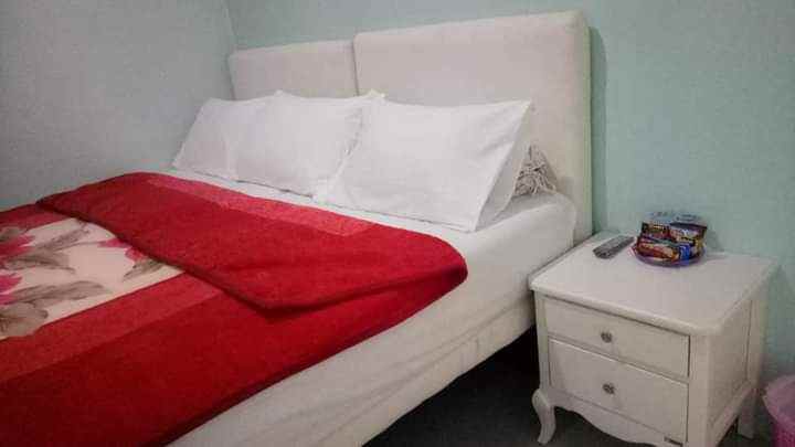 rumah villa strategis plus kolam renang di kota batu