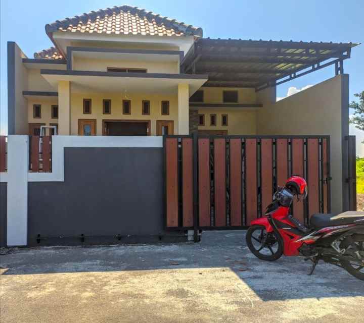 rumah waru baki sukoharjo