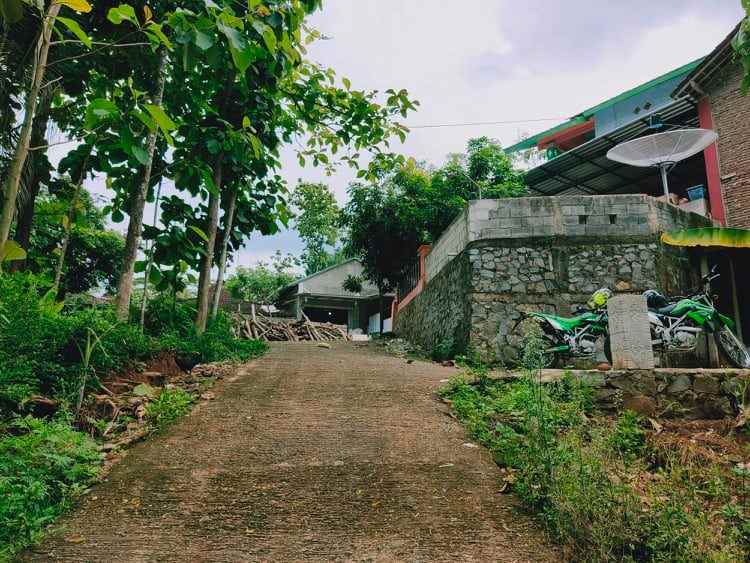 tanah barat pasar mojogedang