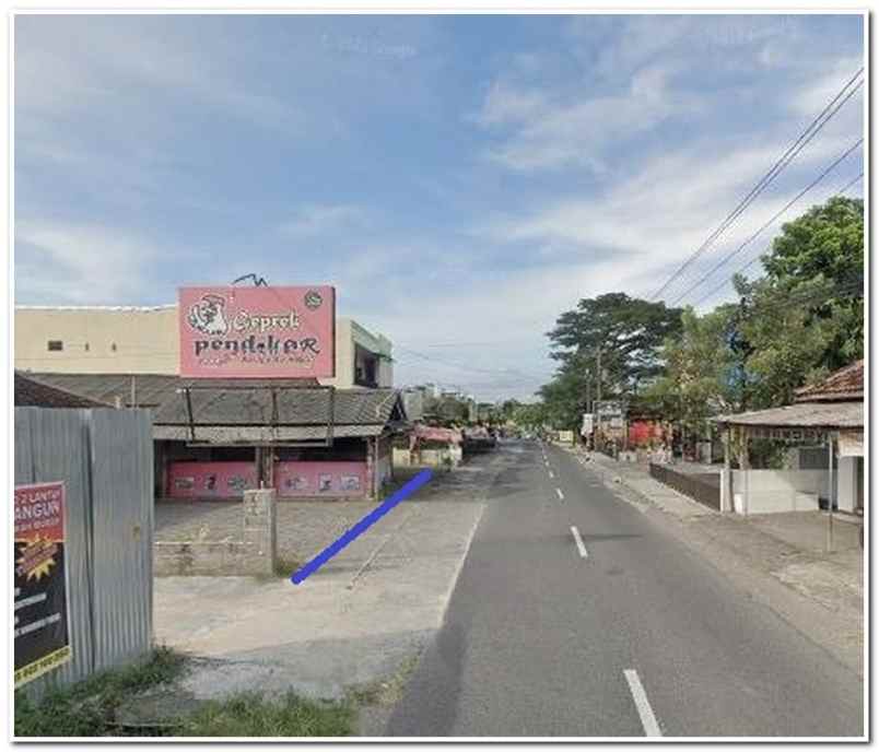 tepi aspal tanah banguntapan blok o