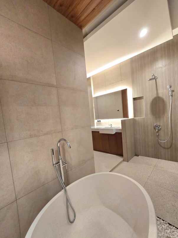 villa baru siap huni di nusa dua deket ke pintu tol