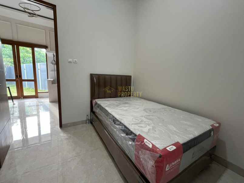 villa design klasik tanah luas di jalan besi jangkang