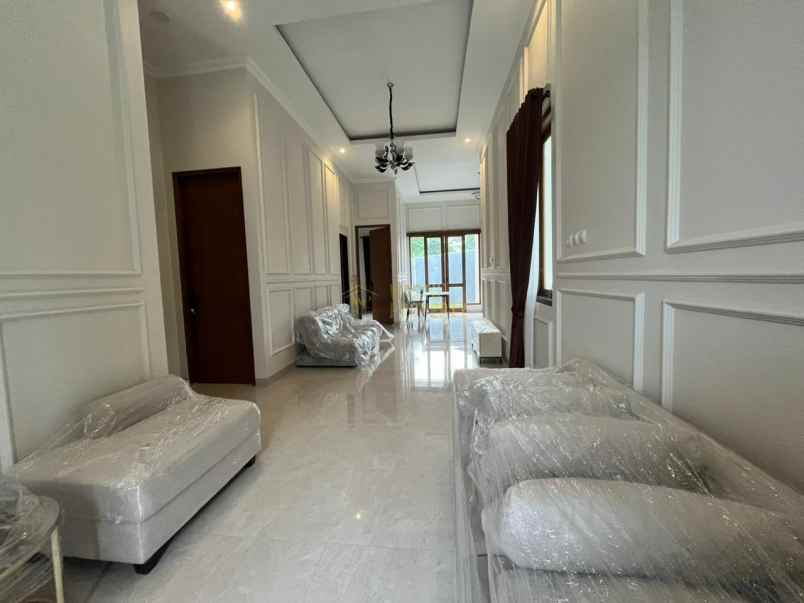 villa design klasik tanah luas di jalan besi jangkang