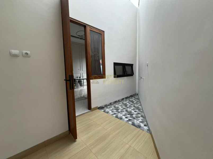 villa design klasik tanah luas di jalan besi jangkang