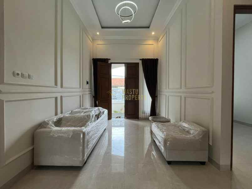 villa design klasik tanah luas di jalan besi jangkang