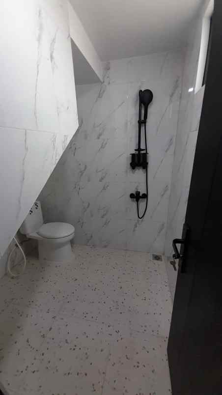 3 juta dapat rumah 2 lantai di serpong bsd