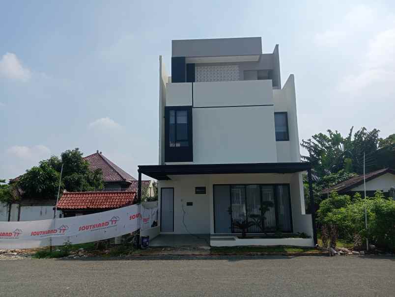 dijual cash rumah mewah 3 lantai di selatan jakarta