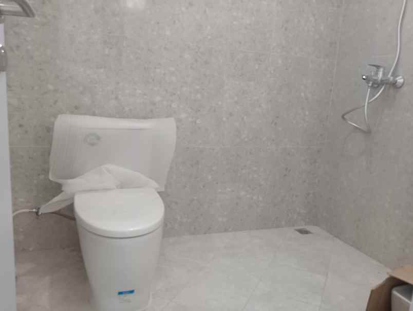 dijual cash rumah mewah 3 lantai di selatan jakarta