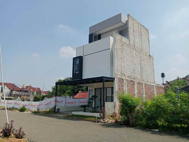 dijual cash rumah mewah 3 lantai di selatan jakarta